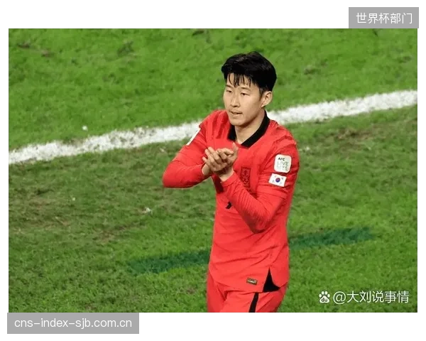 韩国队在预选赛中曾被巴勒斯坦逼平，后防线的稳定性在面对密集防守时需引起警惕。